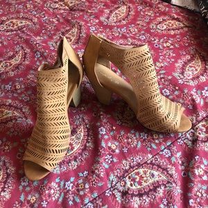 never worn cutout heels